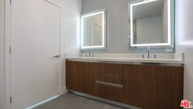 909 S Le Doux Road 203, Los Angeles, California 90035