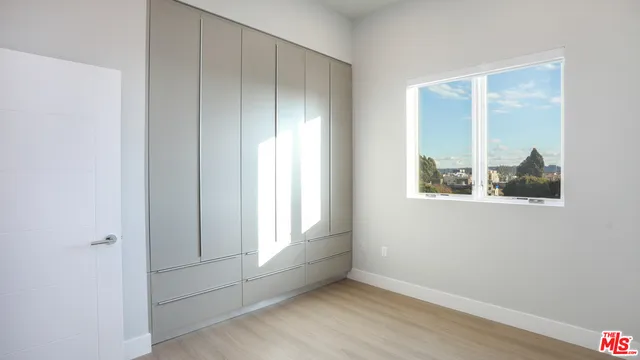 909 S Le Doux Road 203, Los Angeles, California 90035