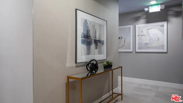 909 S Le Doux Road 203, Los Angeles, California 90035