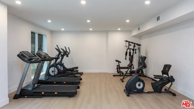 909 S Le Doux Road 203, Los Angeles, California 90035