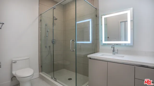 909 S Le Doux Road 203, Los Angeles, California 90035
