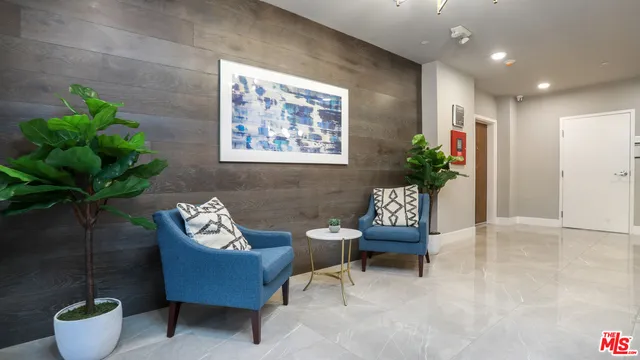 909 S Le Doux Road 203, Los Angeles, California 90035