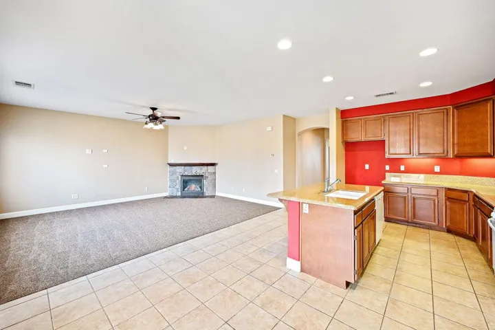 Kitchen/eating area