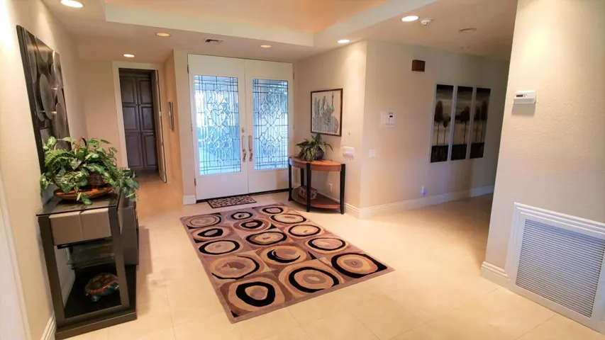 Foyer View4