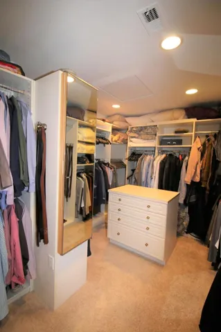 Walk-in Closet