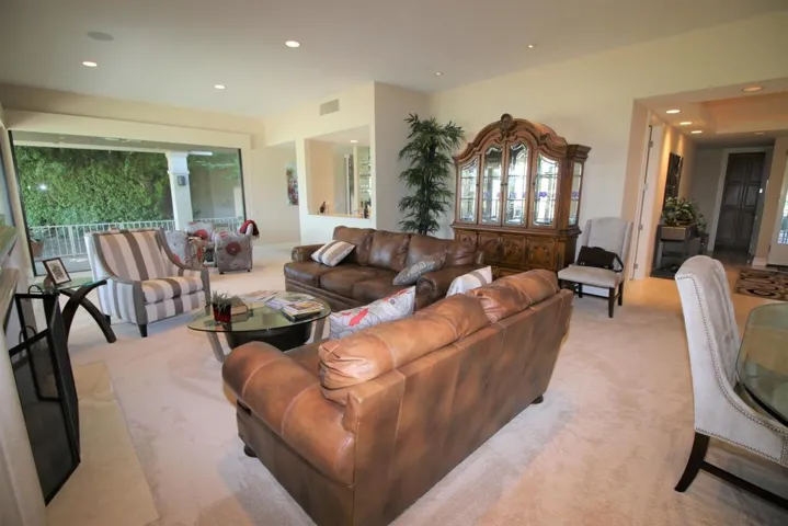 Living Room View8