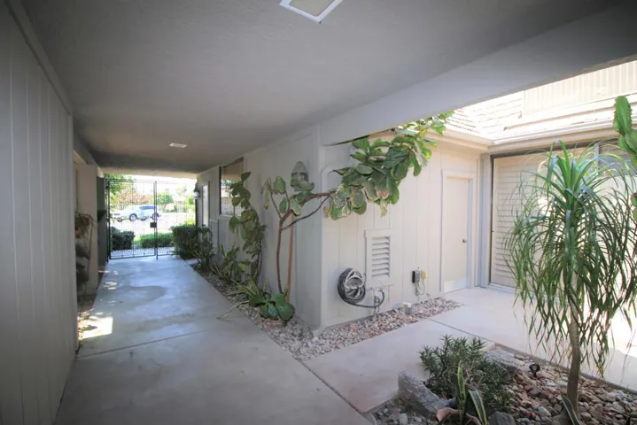 Entry Way View4