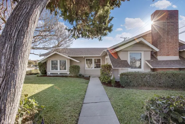 3272 Woodstock Road, Rossmoor, California 90720