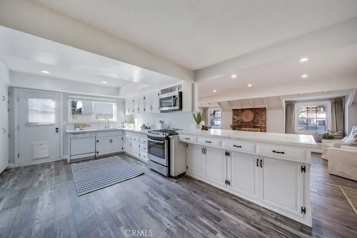 3272 Woodstock Road, Rossmoor, California 90720