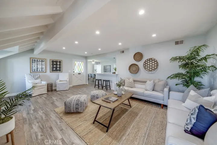 3272 Woodstock Road, Rossmoor, California 90720