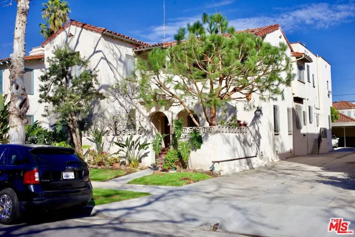 150 N Arnaz Drive, Beverly Hills, California 90211