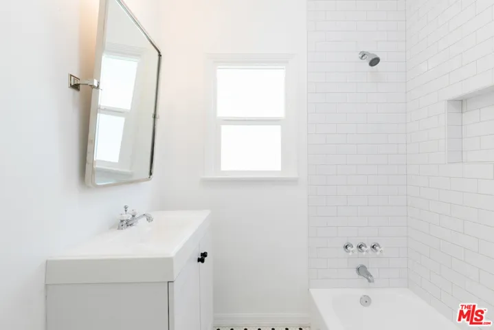 3034 S Virginia Road, Los Angeles, California 90016