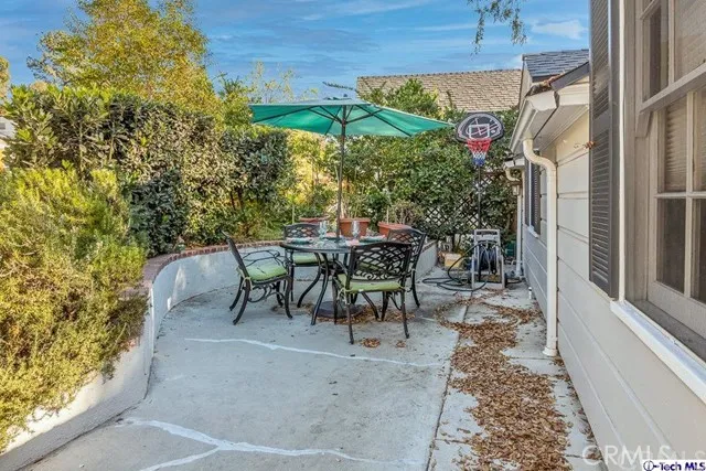 1506 Cheviotdale Drive, Pasadena, California 91105