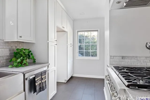 1506 Cheviotdale Drive, Pasadena, California 91105