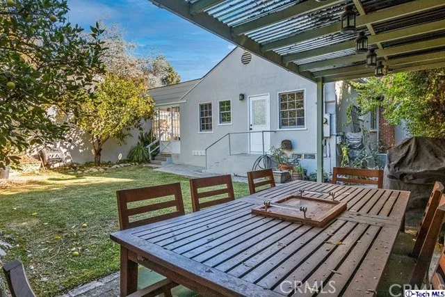 1506 Cheviotdale Drive, Pasadena, California 91105