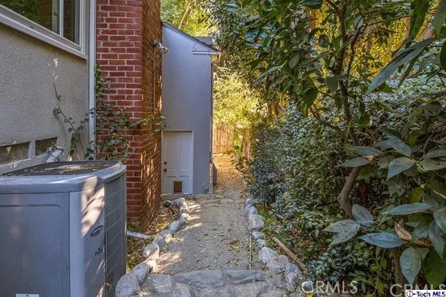 1506 Cheviotdale Drive, Pasadena, California 91105