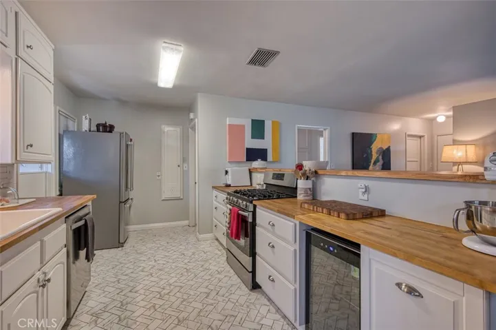 2109 Poinsettia Street, Santa Ana, California 92706
