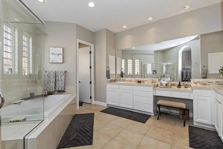 027_Master Bathroom