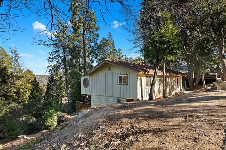 110 Weisshorn Drive, Crestline, California 92325