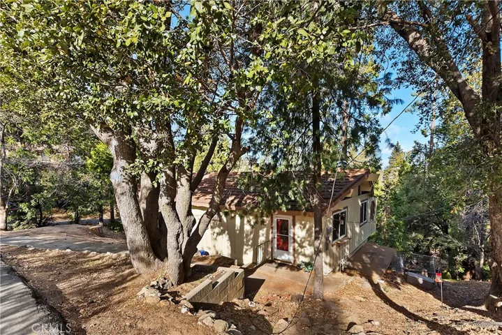 110 Weisshorn Drive, Crestline, California 92325