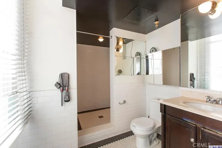 6253 Hollywood Boulevard 801, East Los Angeles, California 90028