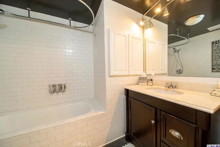 6253 Hollywood Boulevard 801, East Los Angeles, California 90028