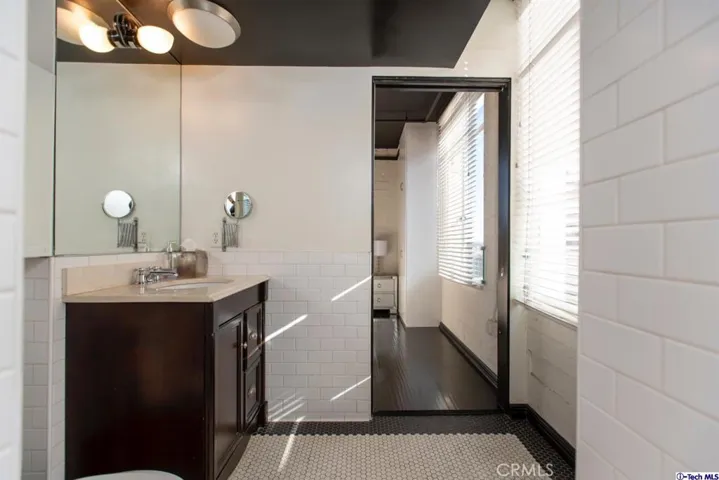 6253 Hollywood Boulevard 801, East Los Angeles, California 90028
