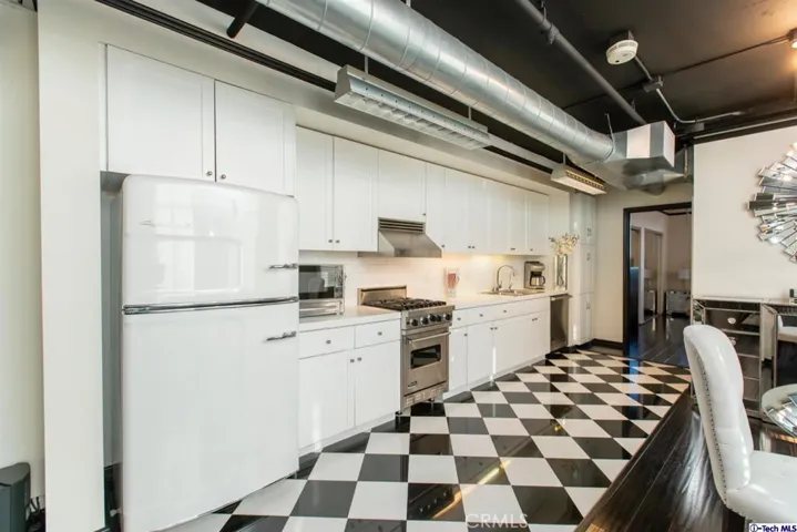 6253 Hollywood Boulevard 801, East Los Angeles, California 90028