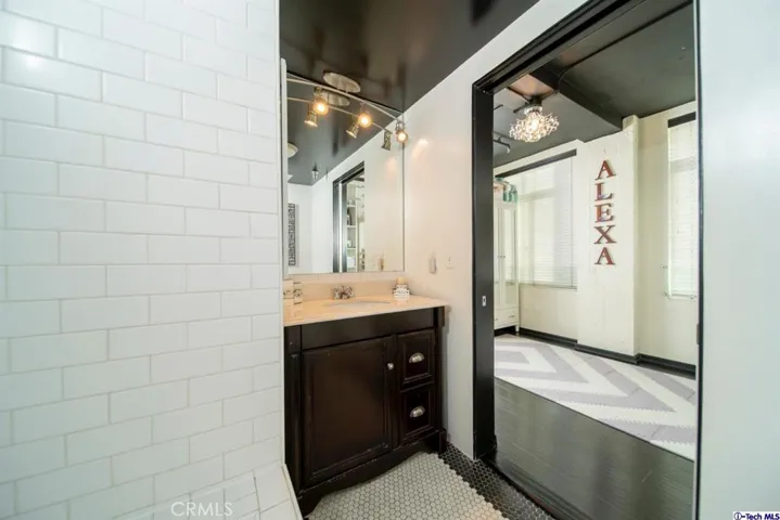 6253 Hollywood Boulevard 801, East Los Angeles, California 90028