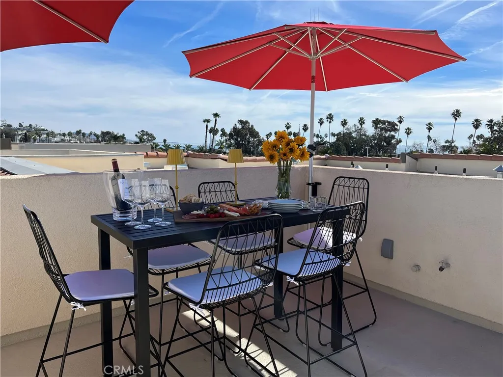 SkyLoft - roof top deck with panoramic views; ocean, city and mountains.