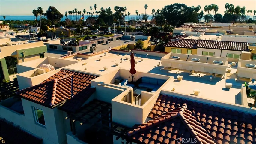 SkyLoft - roof top deck with panoramic views; ocean, city and mountains.