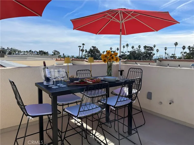 SkyLoft - roof top deck with panoramic views; ocean, city and mountains.