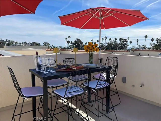 SkyLoft - roof top deck with panoramic views; ocean, city and mountains.