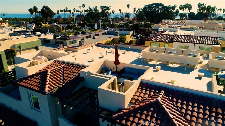 SkyLoft - roof top deck with panoramic views; ocean, city and mountains.