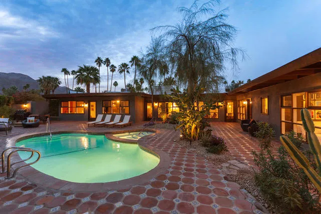 Hacienda_at_night_!