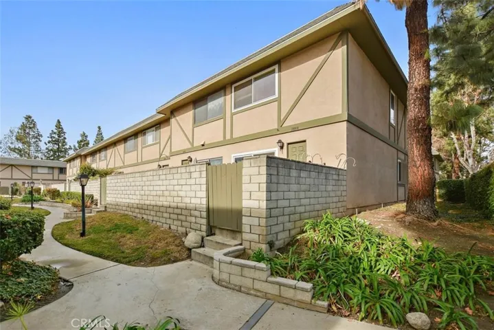 1109 W Francis Street H, Ontario, California 91762