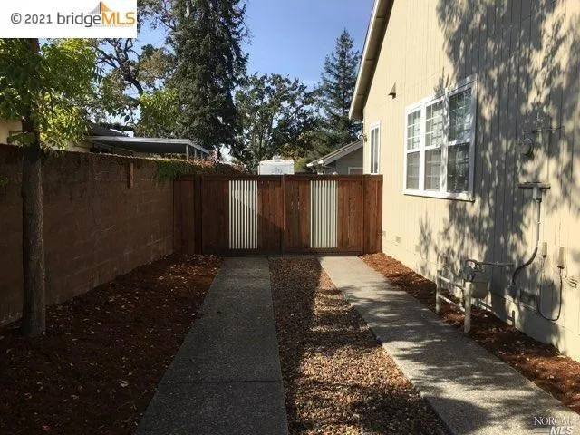 1301 King St, Santa Rosa, California 95404