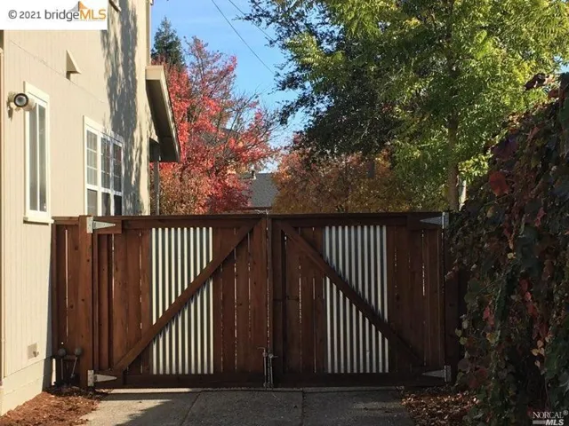 1301 King St, Santa Rosa, California 95404