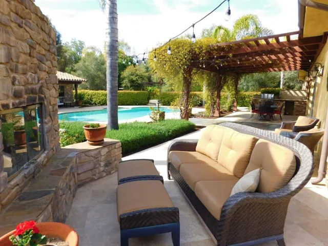 2 Saddle Creek Rd, Fallbrook, California 92028