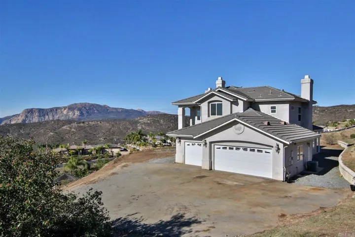 352 Old Stagecoach Run, Alpine, California 91901