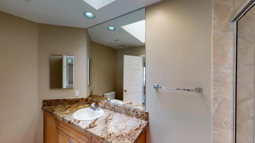 Guest bath 1