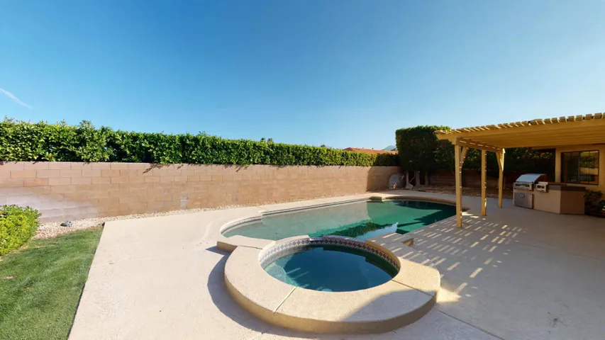 Pool & Spa