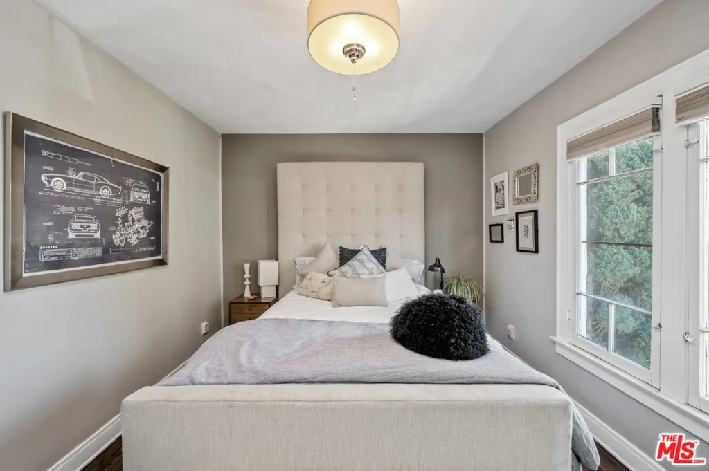 2146 Beachwood Terrace, Los Angeles, California 90068 home-pic-12