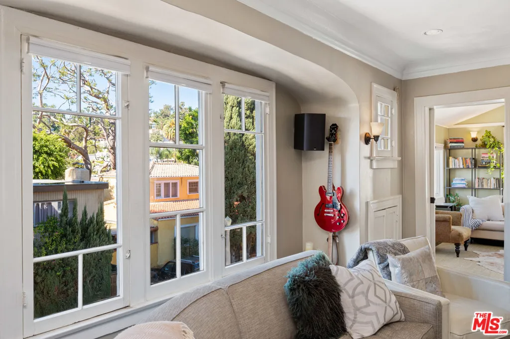 2146 Beachwood Terrace, Los Angeles, California 90068 home-pic-19