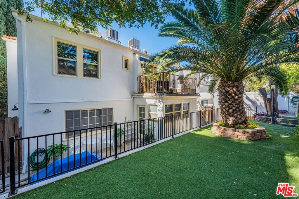 2146 Beachwood Terrace, Los Angeles, California 90068 home-pic-34