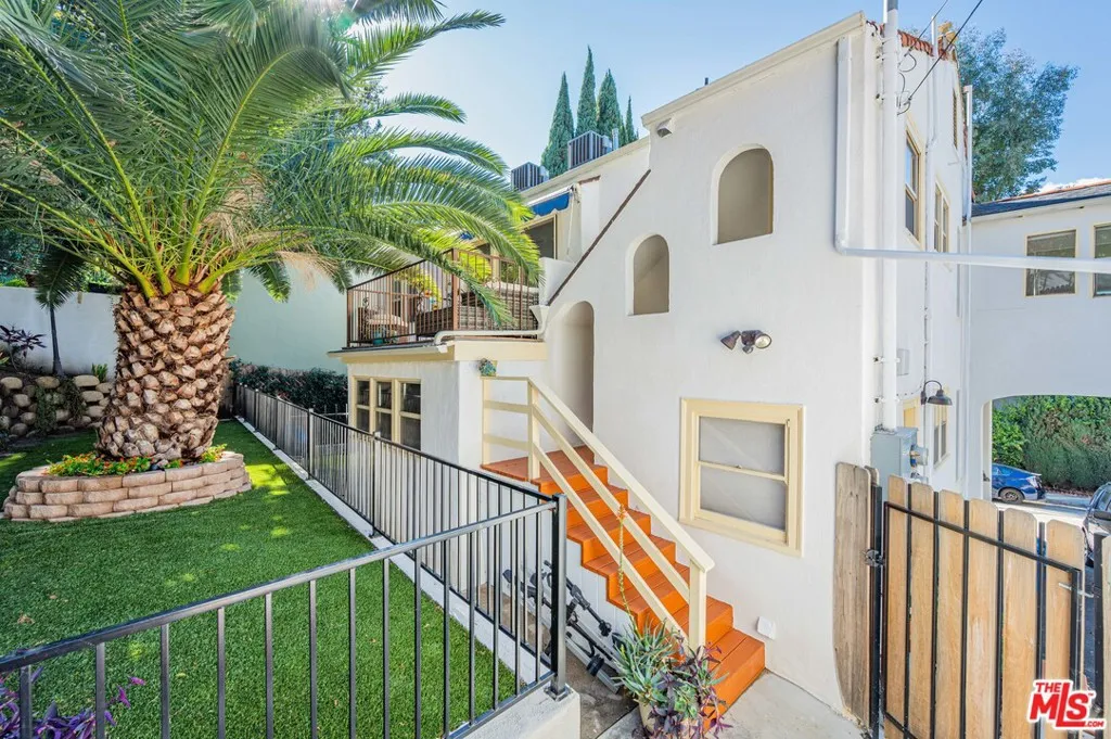2146 Beachwood Terrace, Los Angeles, California 90068 home-pic-3