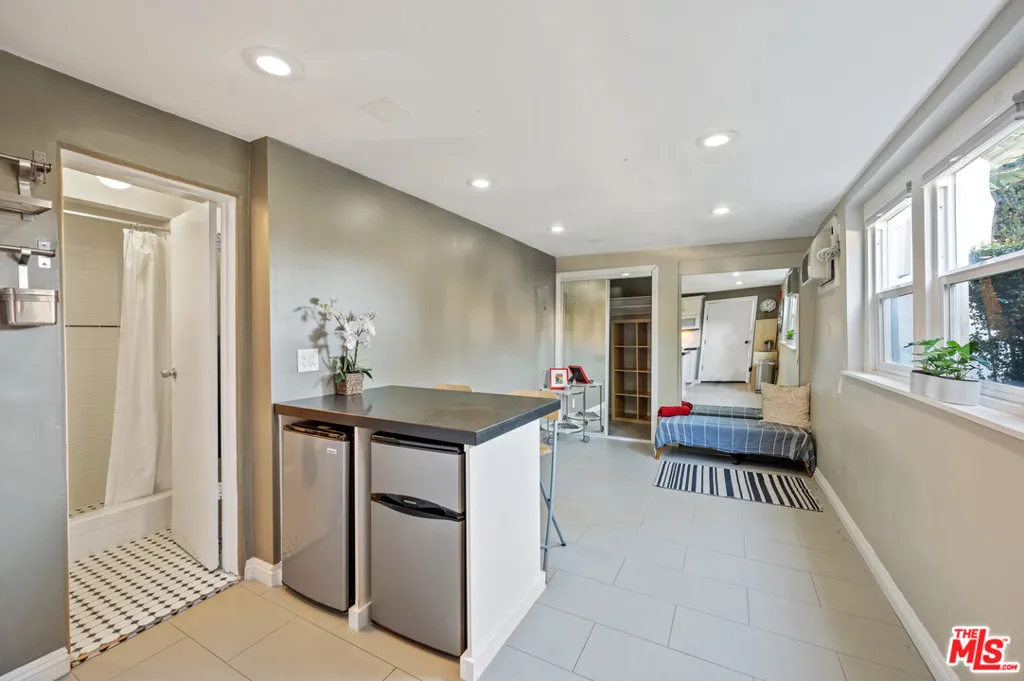 2146 Beachwood Terrace, Los Angeles, California 90068 home-pic-41