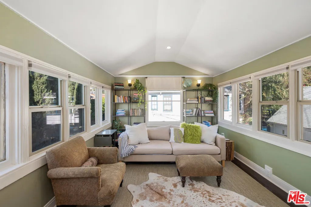 2146 Beachwood Terrace, Los Angeles, California 90068 home-pic-17