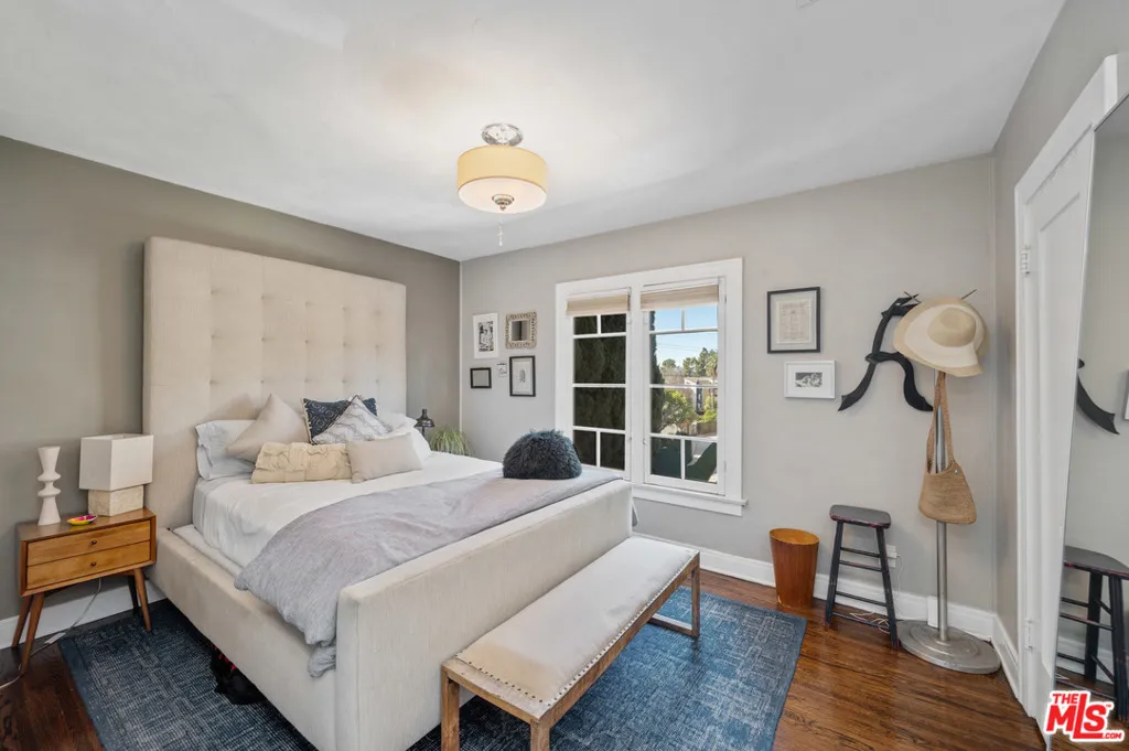 2146 Beachwood Terrace, Los Angeles, California 90068 home-pic-11