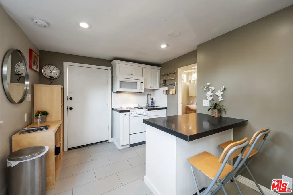 2146 Beachwood Terrace, Los Angeles, California 90068 home-pic-37